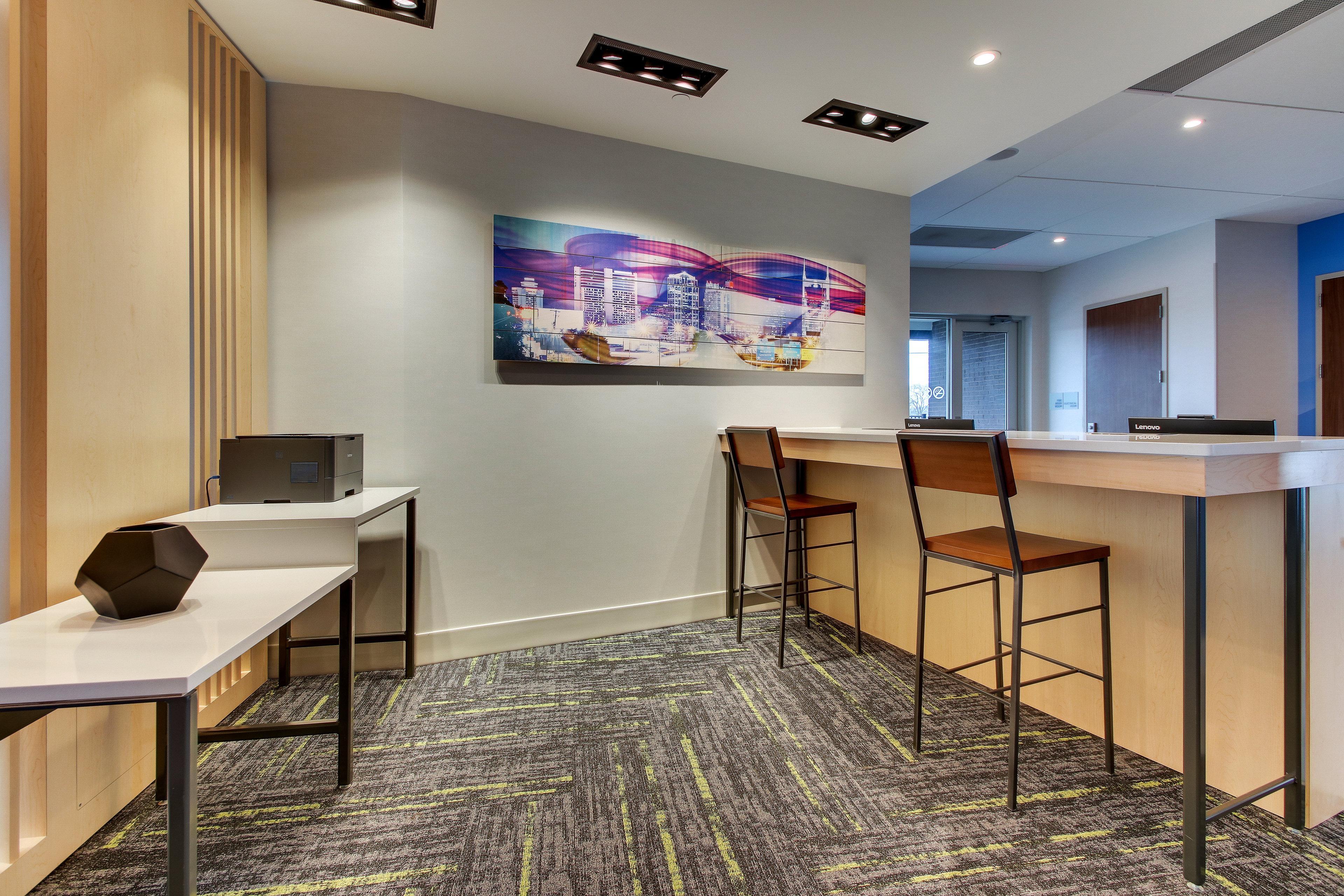 Holiday Inn Express & Suites - Nashville Metrocenter Downtown By Ihg Bagian luar foto