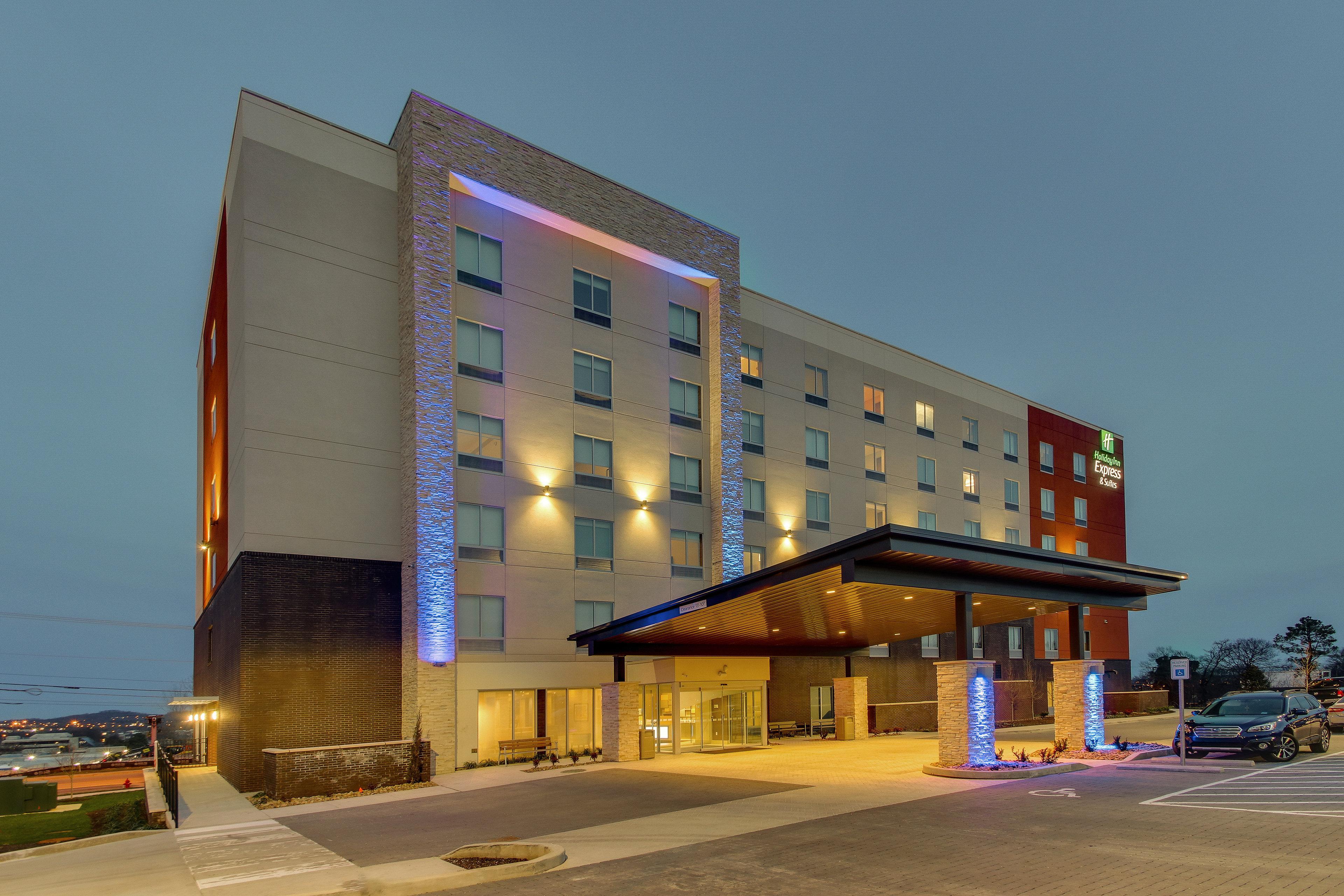 Holiday Inn Express & Suites - Nashville Metrocenter Downtown By Ihg Bagian luar foto